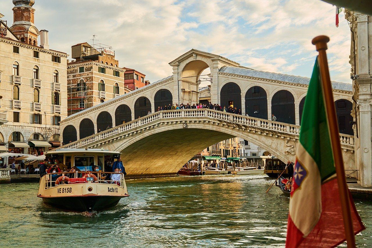 storia del ponte di rialto a venezia (pixabay - NakNakNak)