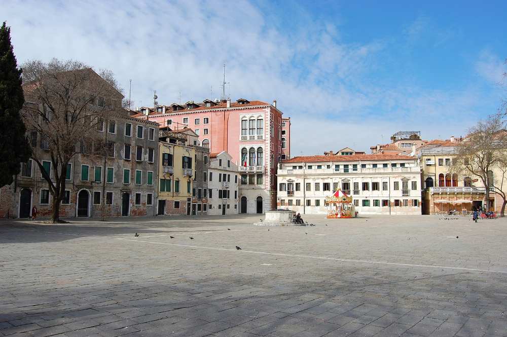 vista di campo san polo venezia