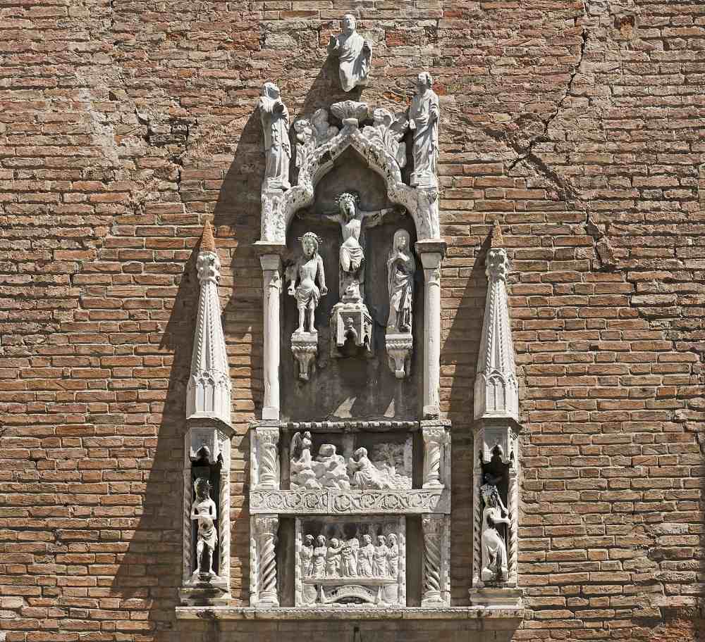 informazioni sul contenuto della chiesa di Sant'Aponal a Venezia