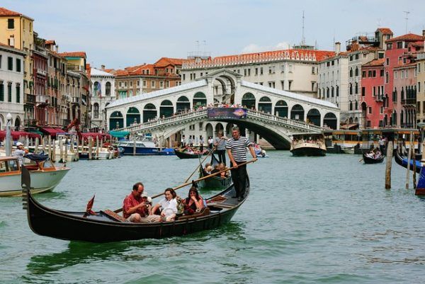 ponte di rialto che connette san polo a san marco - Foto di Gerhard Bögner da Pixabay 