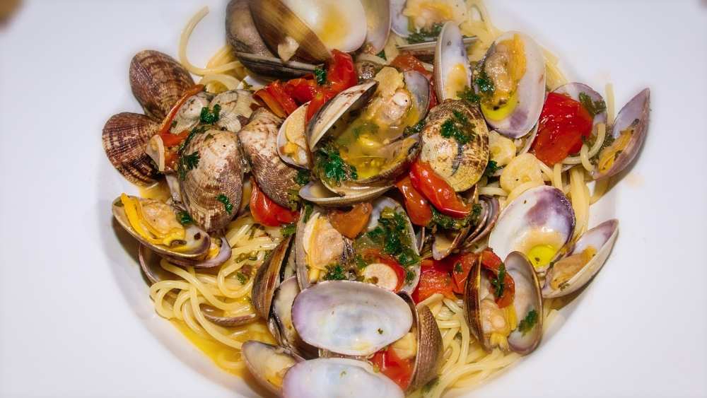 ricetta del primo piatto di spaghetti allo scoglio ( Der Geheimgelehrte da Pixabay )