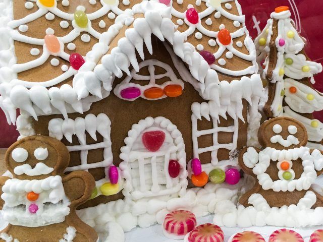 dolci di natale veneti https://www.publicdomainpictures.net/pictures/140000/velka/gingerbread-house-1447689706XY1.jpg