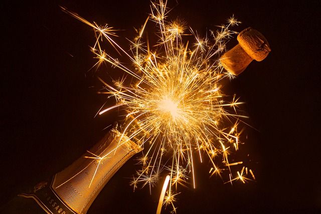 programma capodanno san silvestro cosa fare a venezia: https://pixabay.com/it/photos/champagne-stelle-filanti-sughero-4734176/