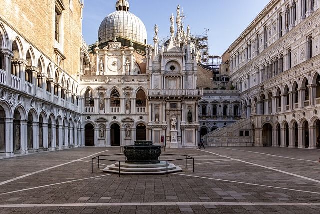 palazzo ducale cosa vedere - https://pixabay.com/it/photos/venezia-palazzo-doge-architettura-3605819/