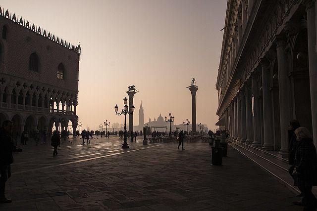 venezia a febbraio - https://pixabay.com/it/photos/alba-architettura-viaggiare-europa-4295681/