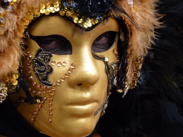 carnevale di venezia storia - https://unsplash.com/photos/zwXjAh4Bnl0