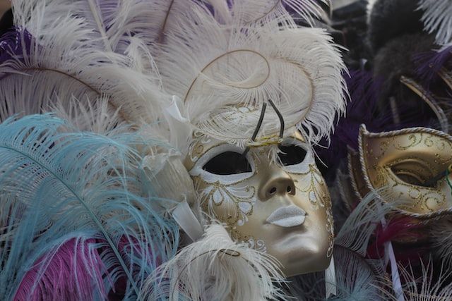 la storia del carnevale di venezia - https://unsplash.com/photos/YPZeKiLiiUM