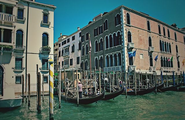 come si diventa gondolieri https://pixabay.com/it/photos/venezia-gondole-italia-canale-4673490/