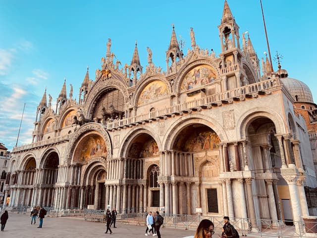 festa san marco venezia 25 aprile - https://unsplash.com/photos/WWhjQ62Sm1o