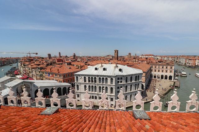 terrazza fondago dei tedeschi - https://pixabay.com/it/photos/venezia-tetti-canale-italia-tetto-3468782/