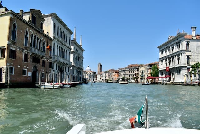 veduta del canale principale: eventi maggio venezia 2023 - https://unsplash.com/photos/zz2ShD_C_zI