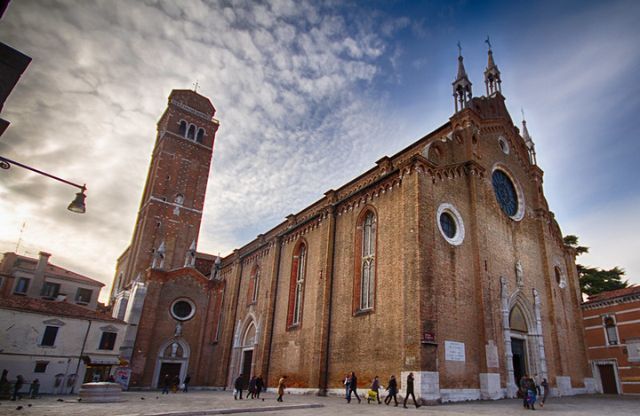 Basilica dei Frari a Venezia: la meraviglia della chiesa in stile gotico