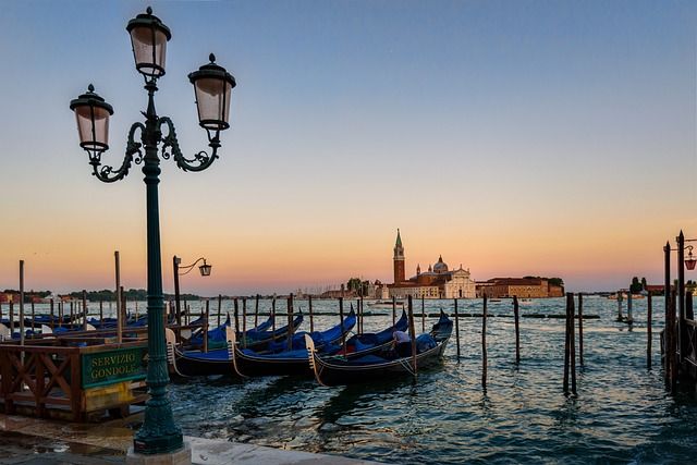 Gondolieri di Venezia: storia, curiosità e segreti dei custodi delle gondole