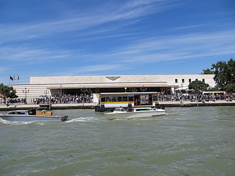 Stazione di Venezia Santa Lucia: Guida completa per i viaggiatori